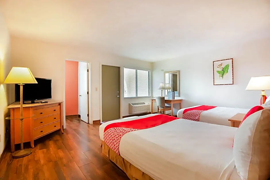 OYO Waterfront Hotel- Cape Coral/Fort Myers, FL