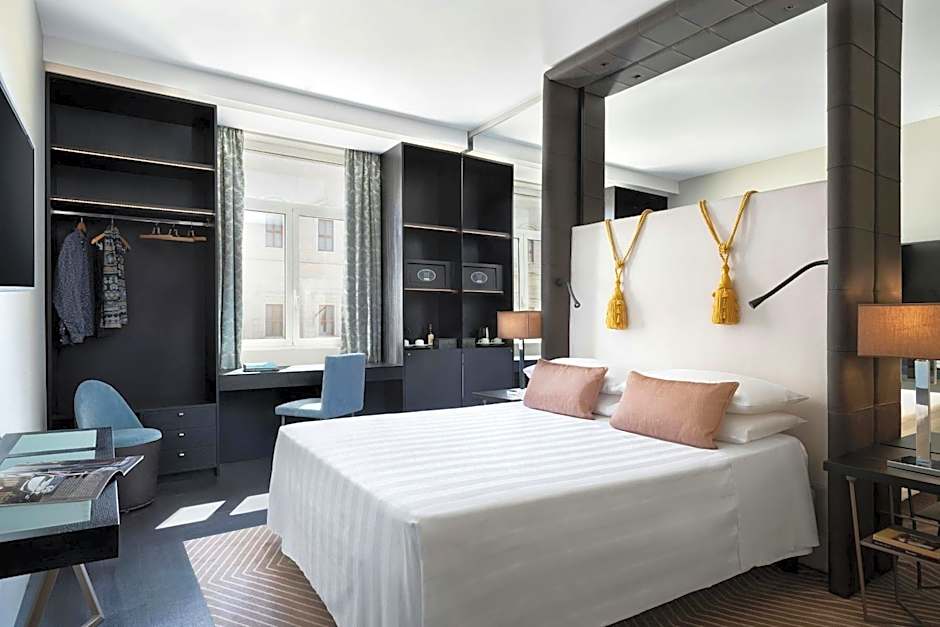 Sina Bernini Bristol, Autograph Collection