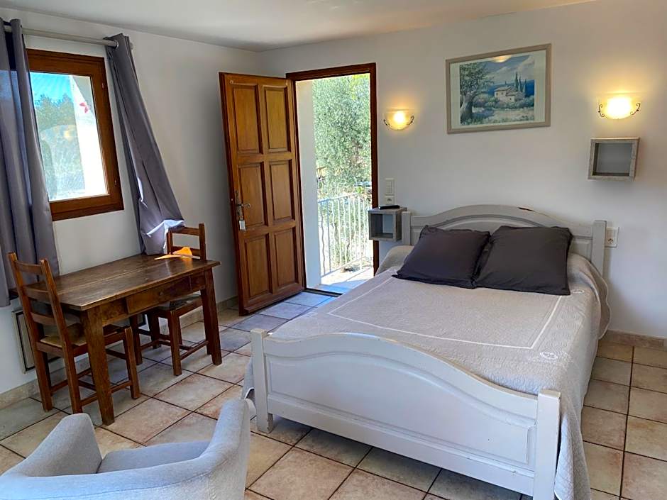 Chambre une fenêtre sur le Ventoux la Clue