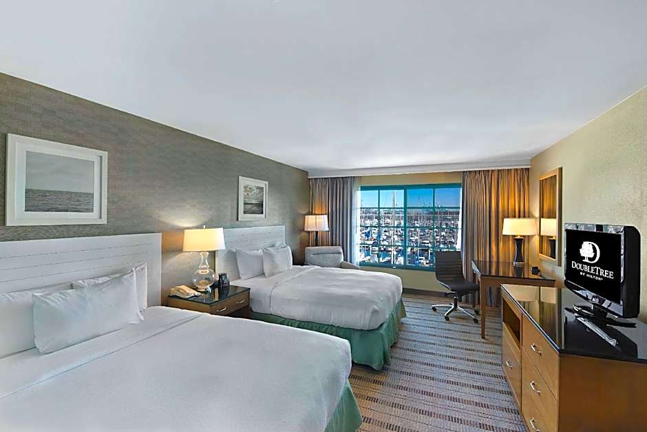 Photo 1 of 7 of 1 Queen Bed, Mobility Accessible, Bathtub, Pool View