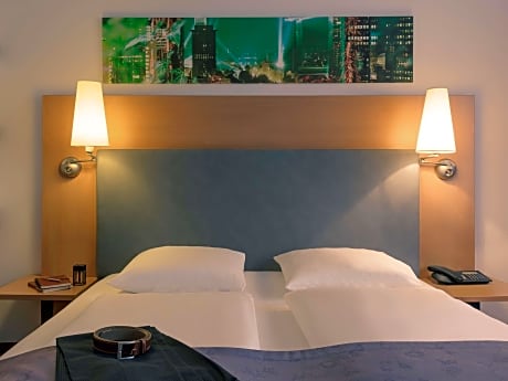 Standard room with 2 single beds