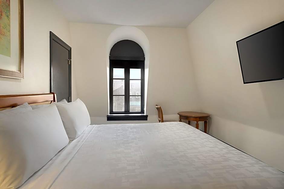 Le Richelieu Hotel in the French Quarter