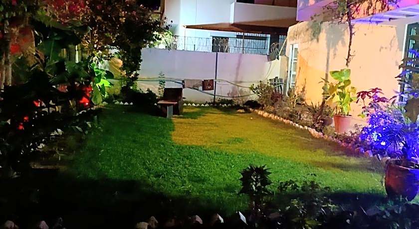 Luxury Moon Guest House – Islamabad, OH