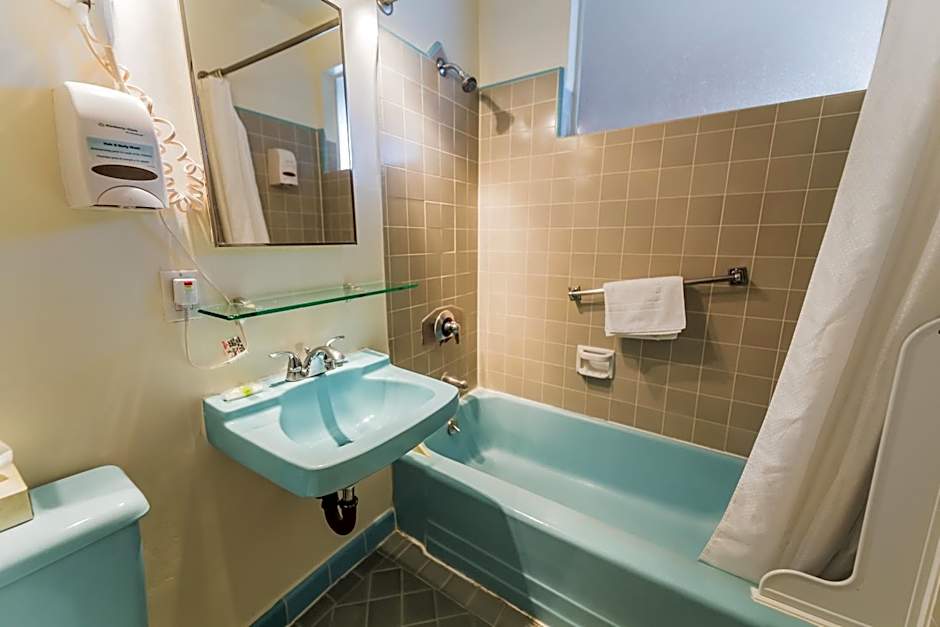 Cal Mar Hotel Suites