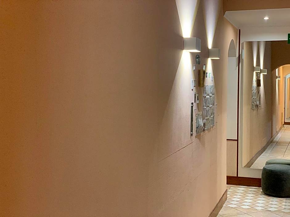 Albergo Delle Regioni, Barberini - Fontana di Trevi