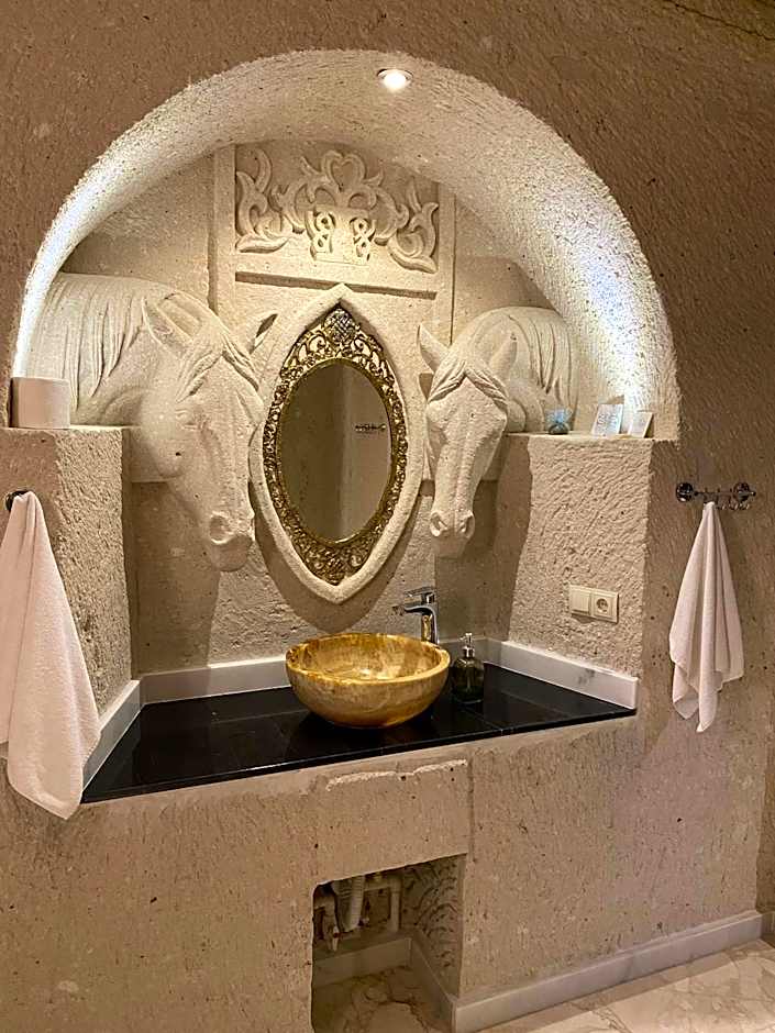 Abu Hayat Cave Suites