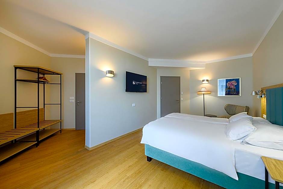 Photo 1 of 7 of Executive Suite