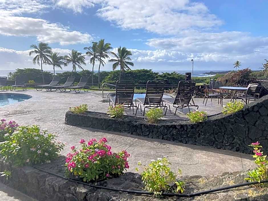 Beachfront 1 Bedroom Condo with Private Beach, Pool, Hot Tub