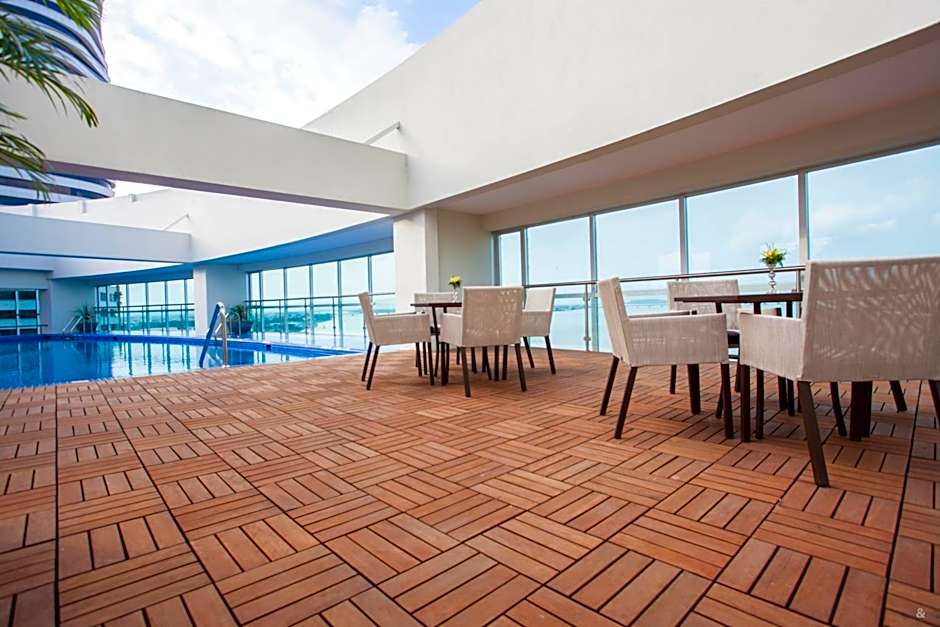 Wyndham Guayaquil, Puerto Santa Ana