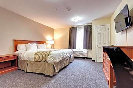 King Suite - Mobility Accessible/Non-Smoking