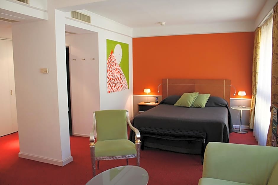 The New Midi Hotel