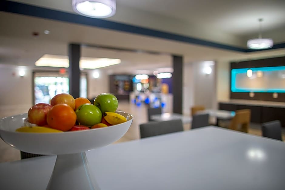 La Quinta Inn & Suites by Wyndham Houston - Normandy