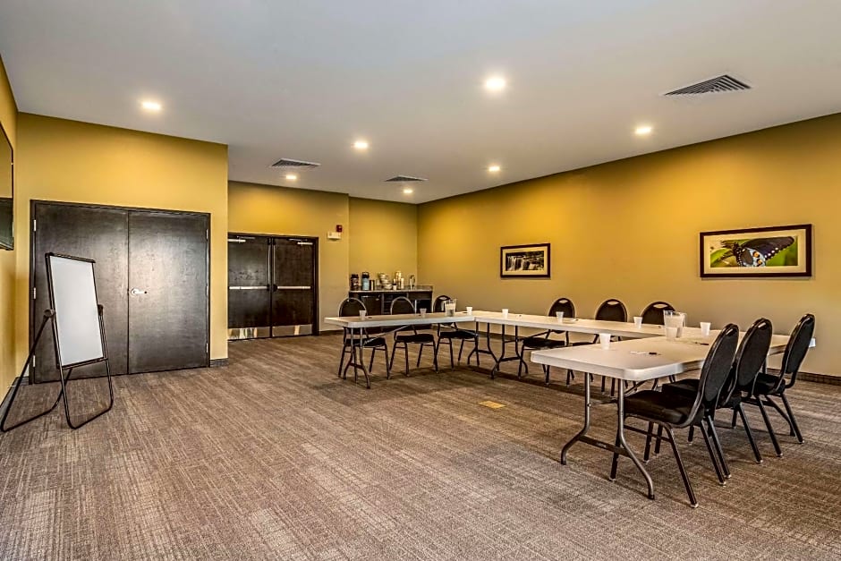 Comfort Suites Brunswick - Clevelend Southwest