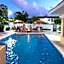Colony Club Inn & Suites