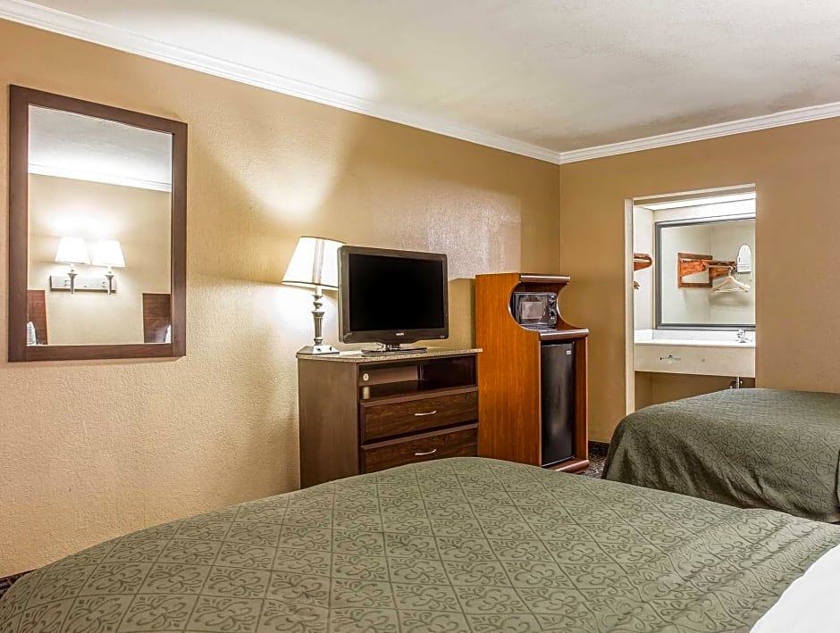 Quality Inn & Suites Ft. Jackson Maingate