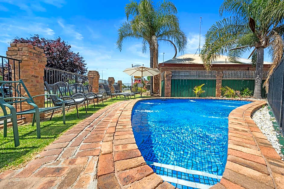 The Settlement Historic Hotel