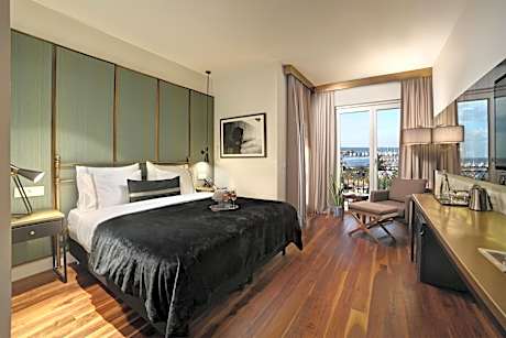 Double Room with Balcony and Sea View