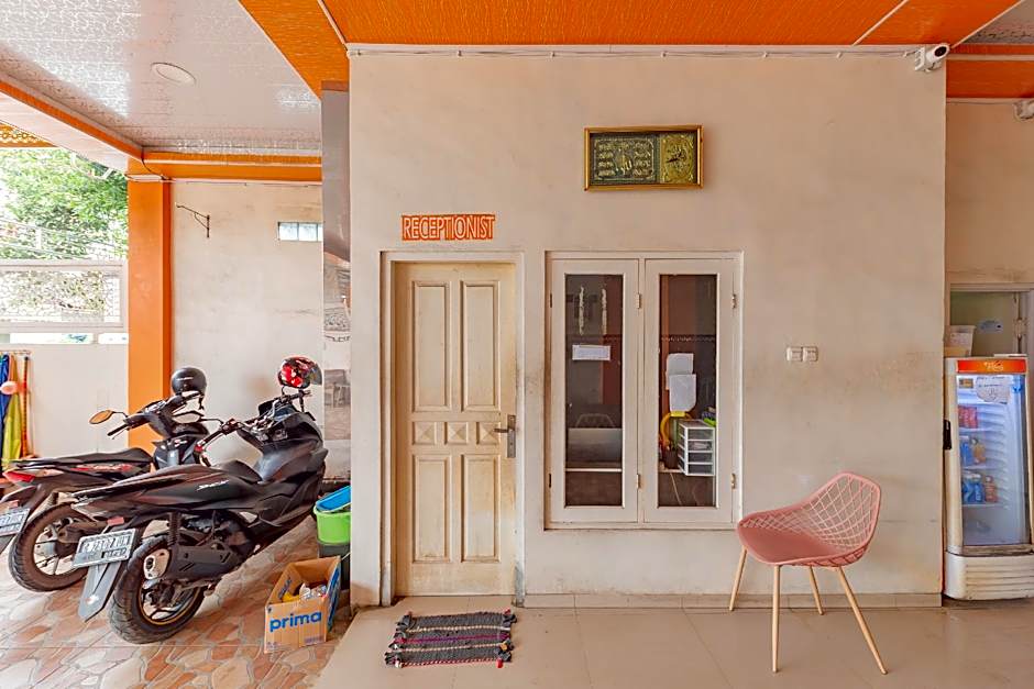 Urbanview Hotel Rifal Home Tegal