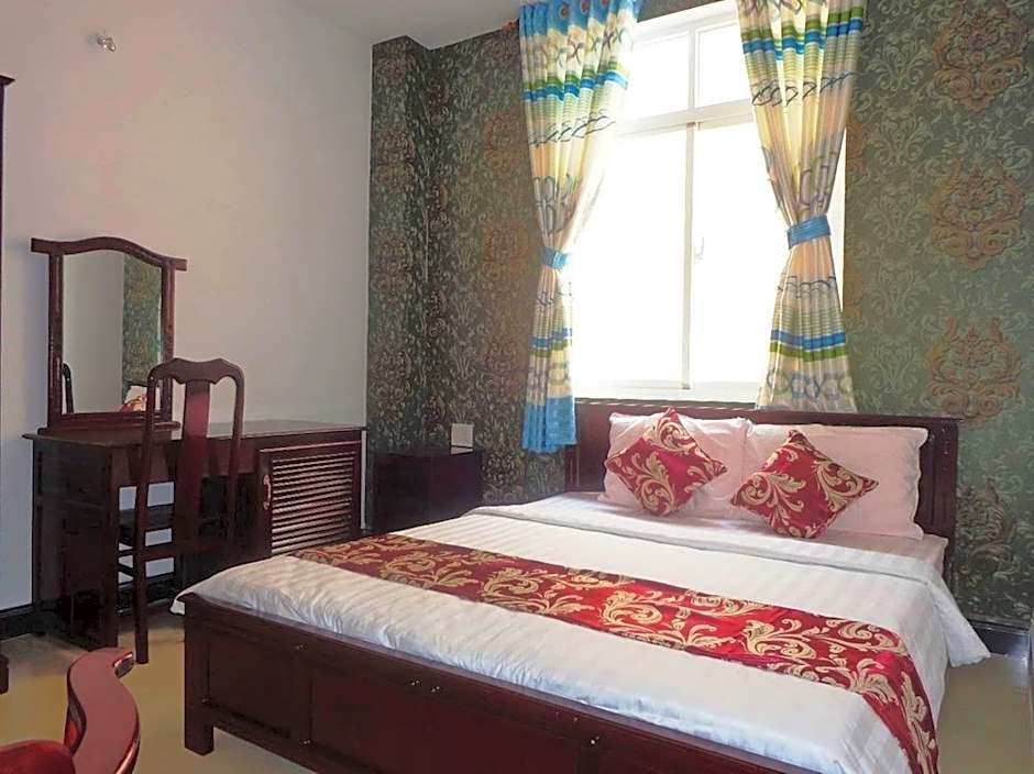 Thi Long Phung Hotel