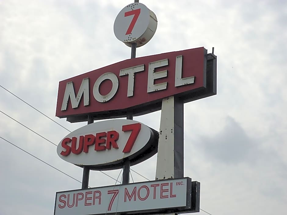 Super 7 Motel London