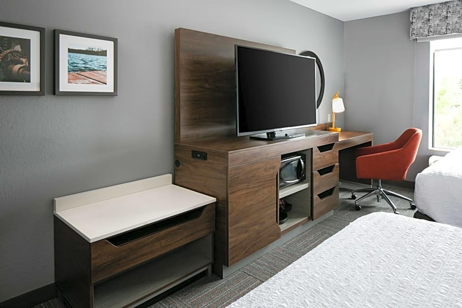 Hampton Inn By Hilton & Suites West Bend