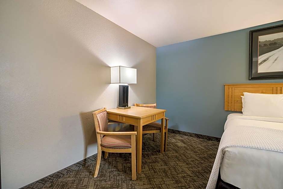 Best Western Golden Spike Inn & Suites