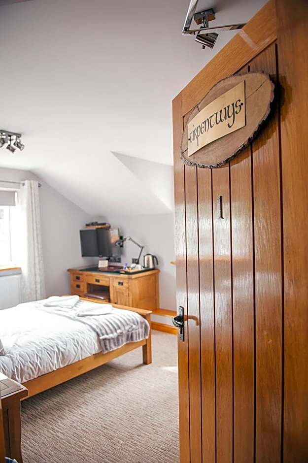 The Little Crown Inn