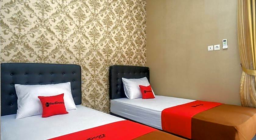 RedDoorz Syariah near Stasiun Gumilir Cilacap