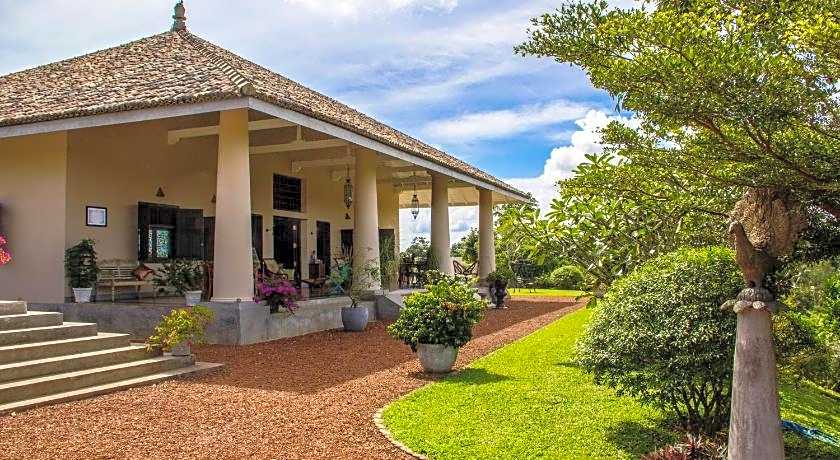 Villa Mayurana by Edwards Collection
