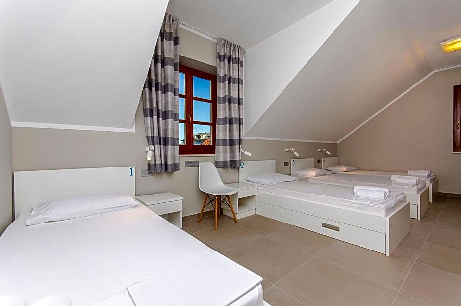 Hostel Dvor