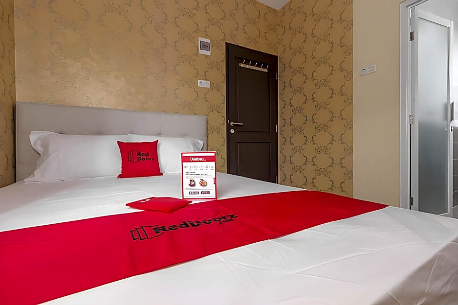 RedDoorz Plus @ Cipete Damai