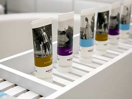 Classic family room for 2 adults and 2 children