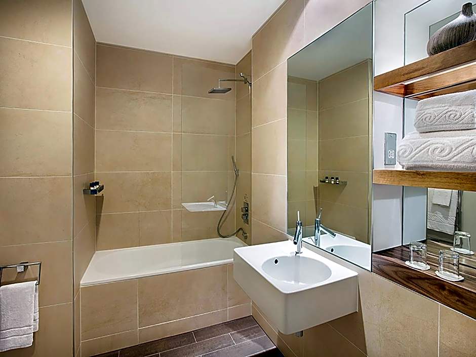 Leonardo Hotel Cardiff