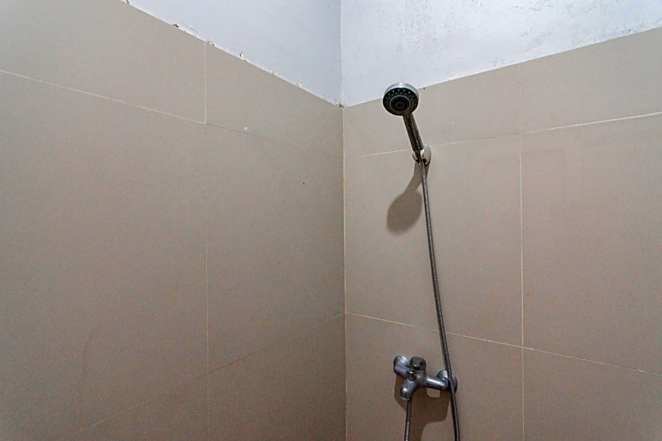 RedDoorz Syariah Plus @ Tuparev Cirebon 3