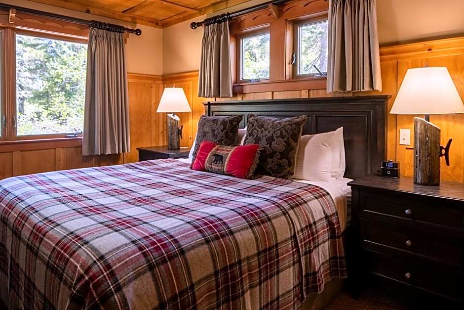 Photo 1 of 6 of Deluxe 2 Bedroom Cabin