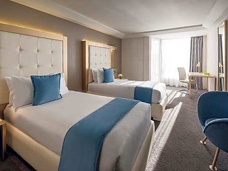 Premium Twin Partial Sea View