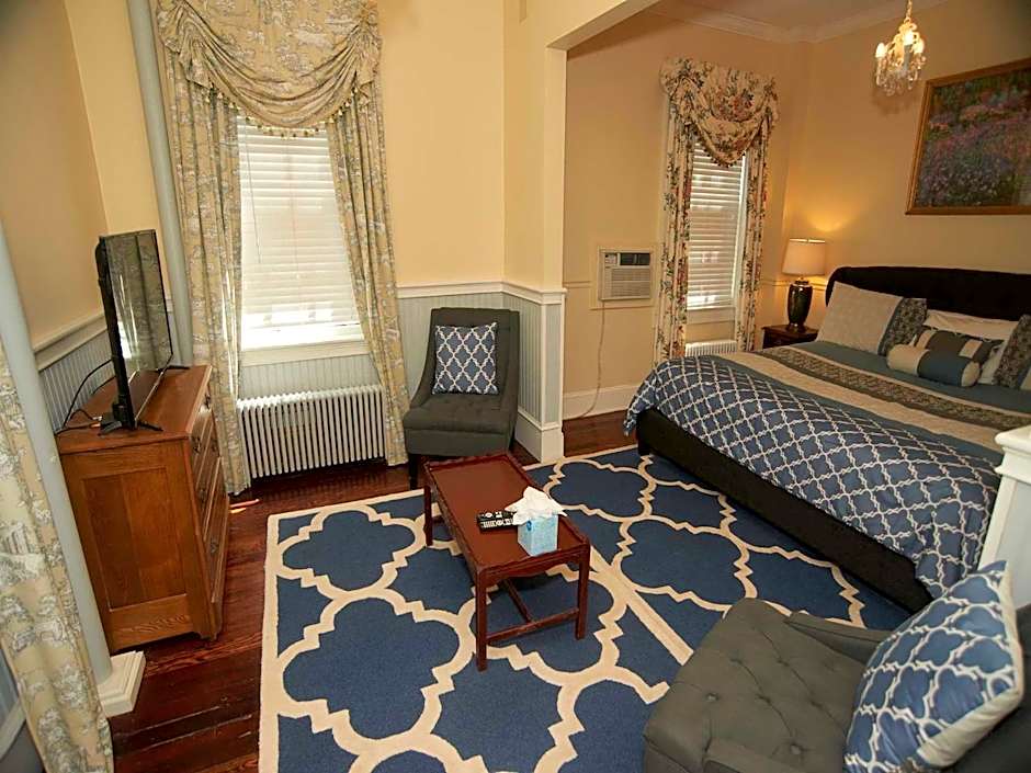 Bellevue Manor