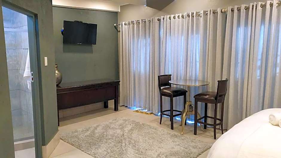 Izimbali Lodge and Restaurant