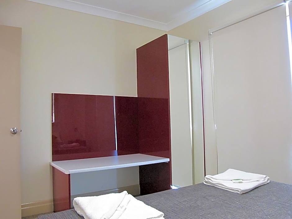 Hampton Court Apartments