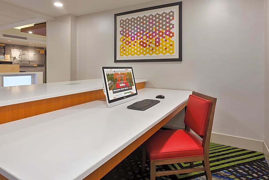 Holiday Inn Express & Suites Chesapeake By IHG