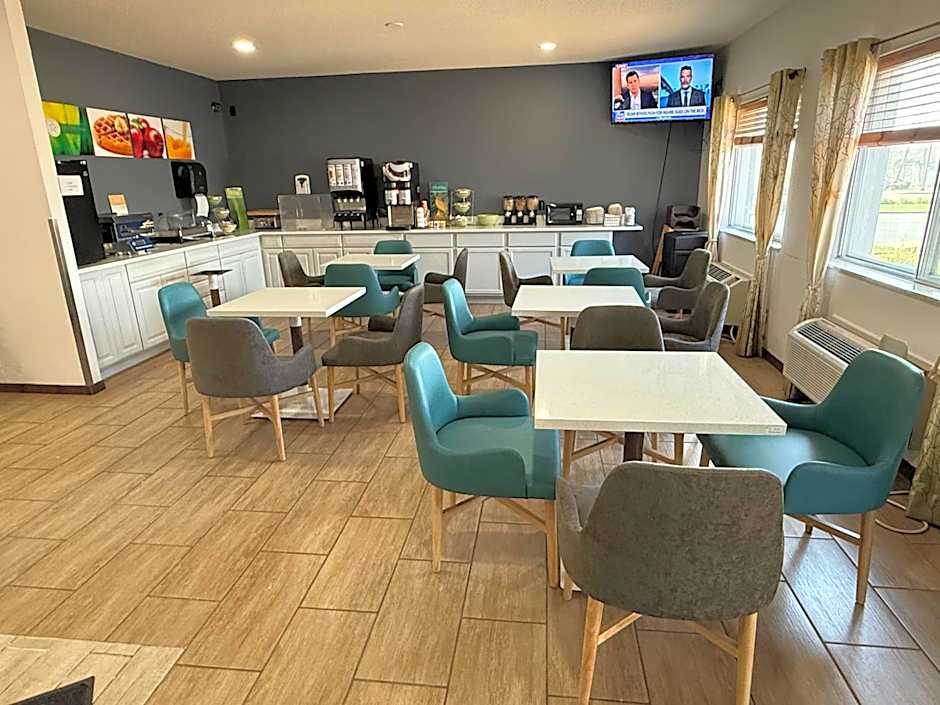 Quality Inn & Suites Eau Claire University Area