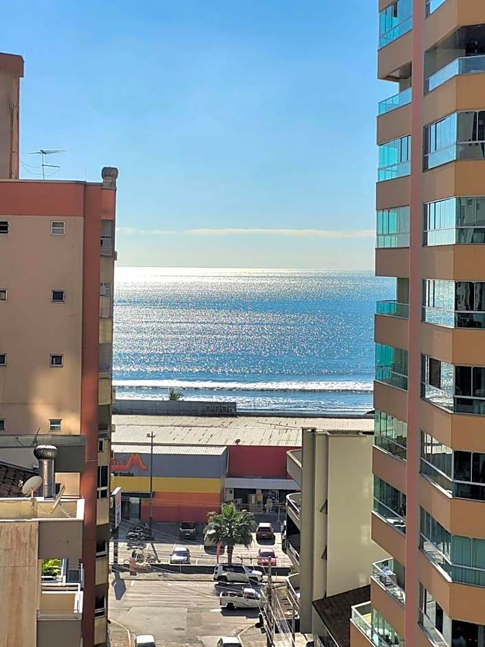 3 suítes grandes, 4 garagens, Vista mar, ótima localização a 2 minutos do mar em Meia Praia - Itapema
