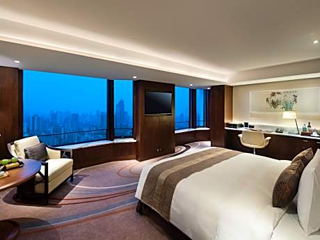 Deluxe King Room with City View