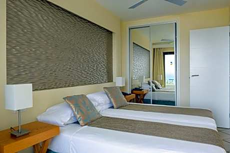 One-Bedroom Apartment with Sea View