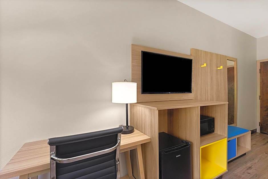 Days Inn by Wyndham McDonough