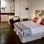 El Charco Suites