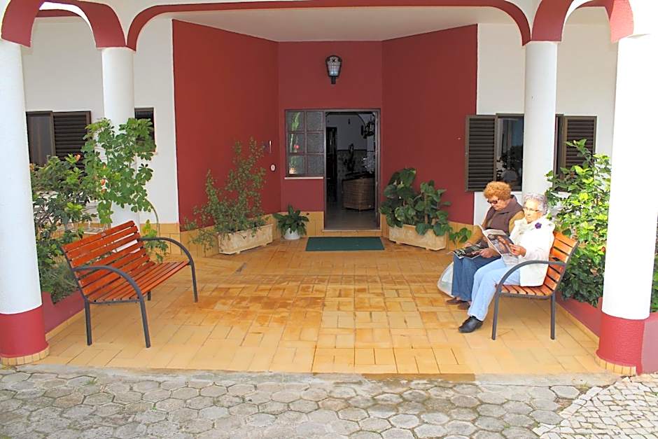 Apartamentos e Quartos Atalaia
