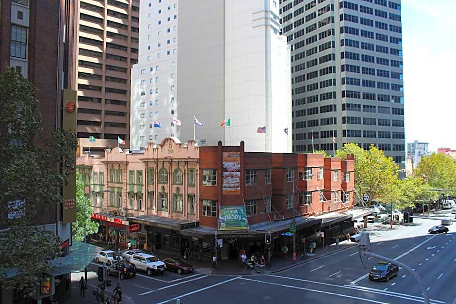 Hotel Ibis World Square