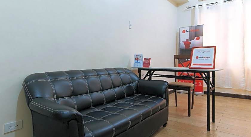 RedDoorz Hostel @ Deomar Hometel and Farm Cafe Vigan Ilocos 