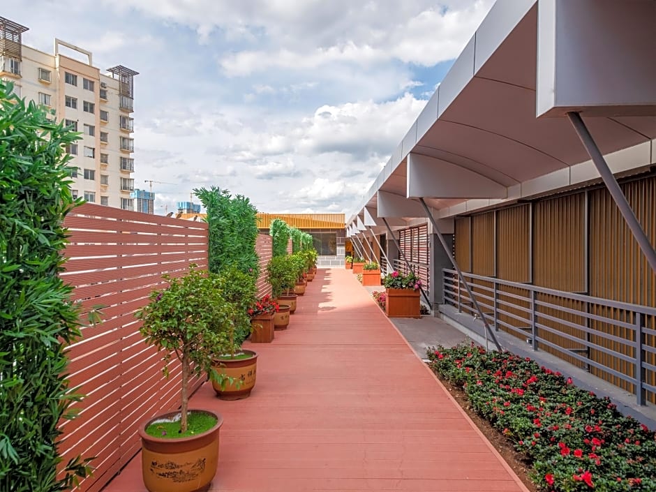 Lavande Hotel Kunming  West Mountain Wanda Plaza